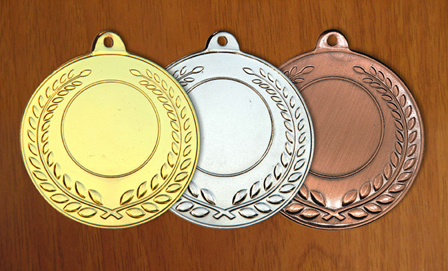 medal 50mm na wklejk� 25mm, br�zowy puchary statuetki medale